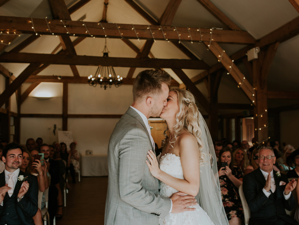 A Classic Late-Summer Wedding at Sandhole Oak Barn