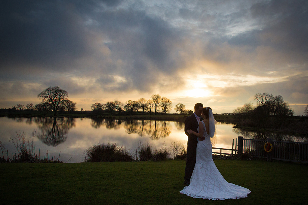 Stunning wedding photo opportunities at Sandhole Oak Barn in Cheshire