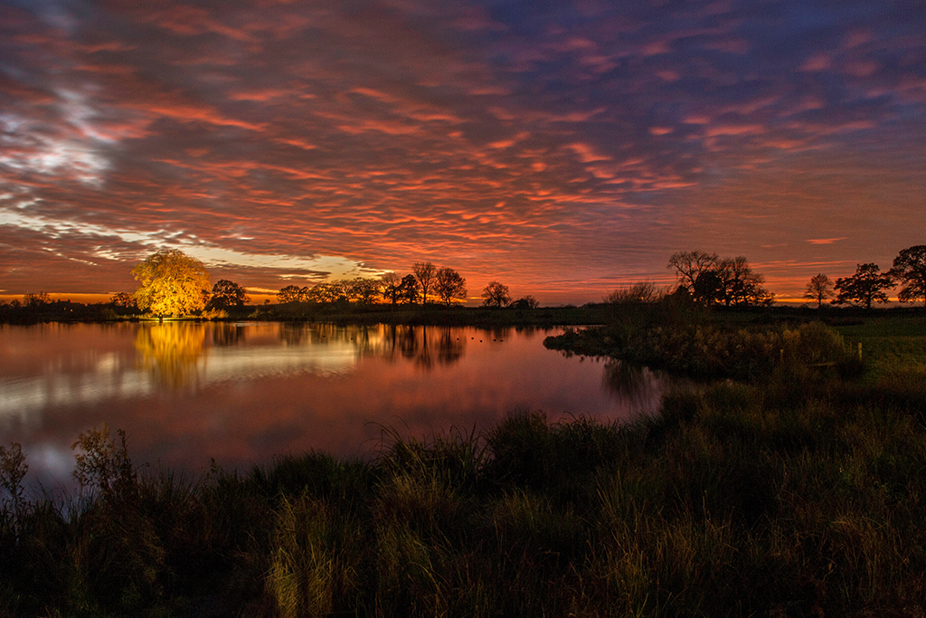 This rustic barn venue in Cheshire offers lots of opportunity for those dramatic evening wedding photos