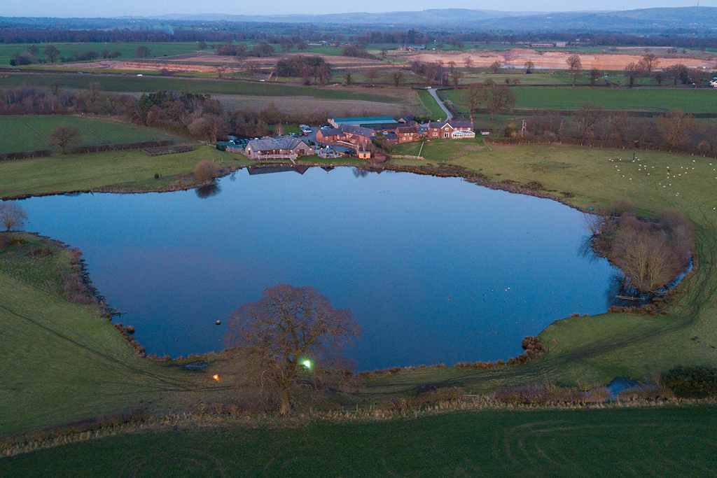 Sandhole Oak Barn with its rural setting is the perfect choice for your country wedding